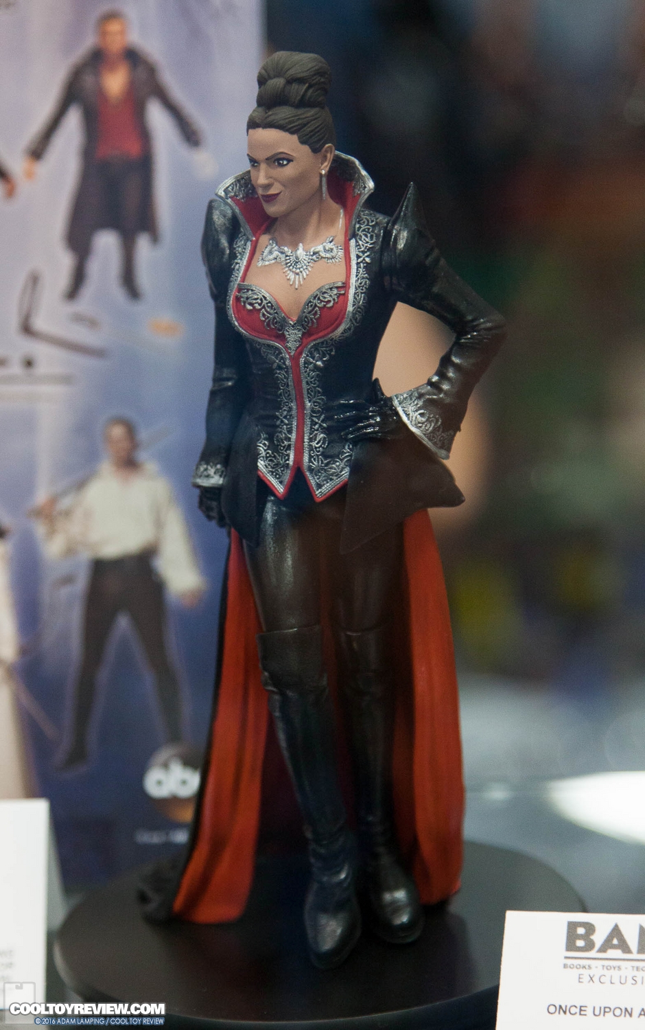 san-diego-comic-con-icon-heroes-booth-009.jpg