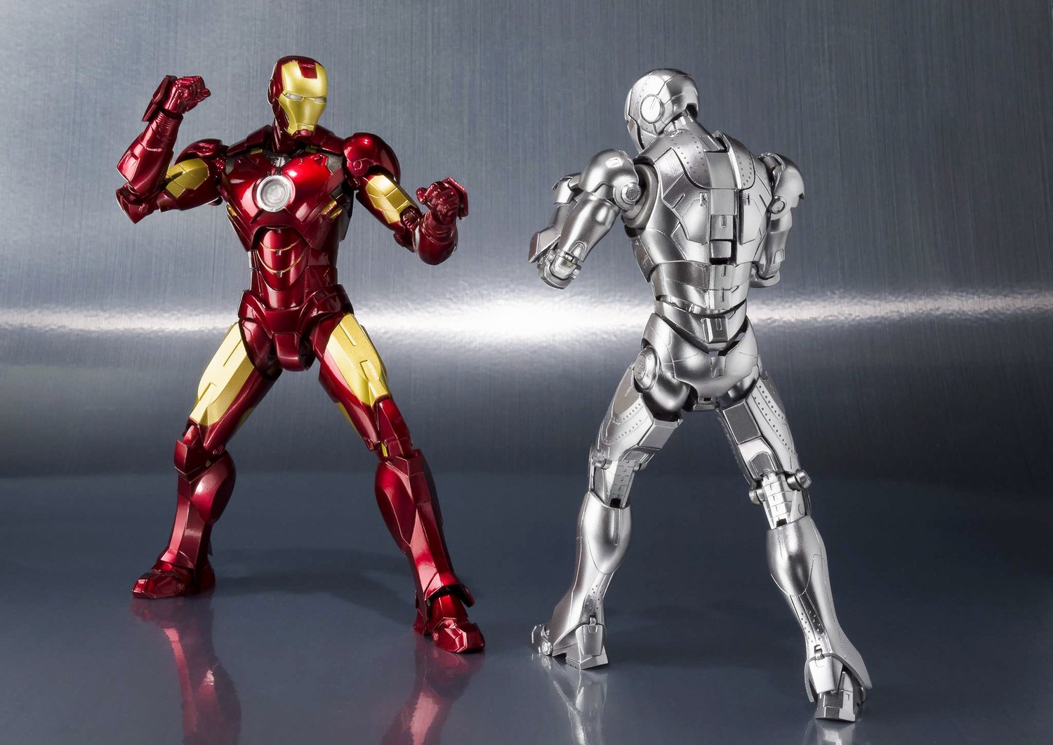 Bandai-SH-Figuarts-Iron-Man-Mark-II-Hall-Of-Armor-007.jpg