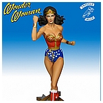 Tweeterhead-Lynda-Carter-Wonder-Woman-Statue-002.jpg