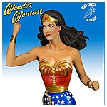 Tweeterhead-Lynda-Carter-Wonder-Woman-Statue-004.jpg