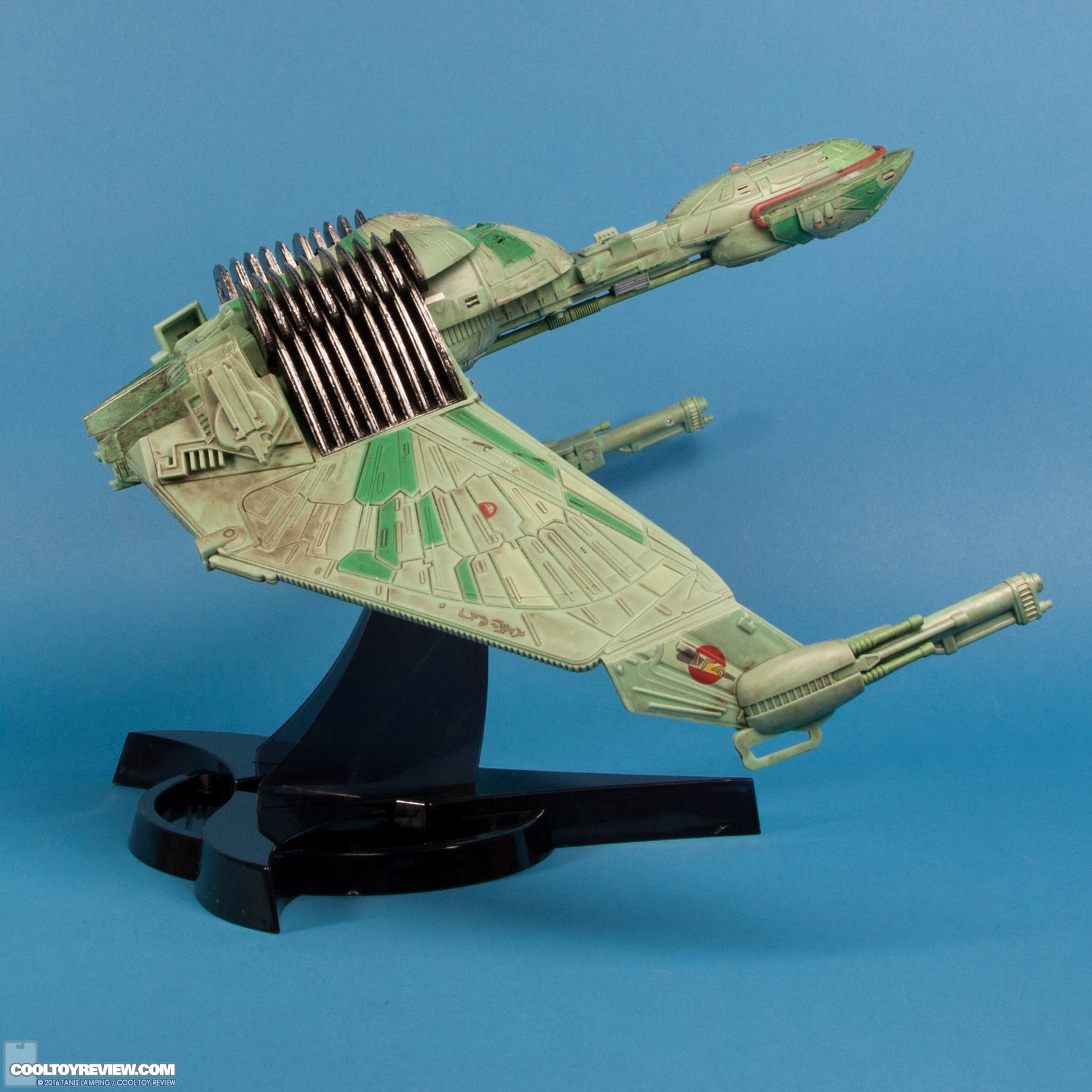 klingon-bird-of-prey-electronic-starship-diamond-select-toys-002.jpg
