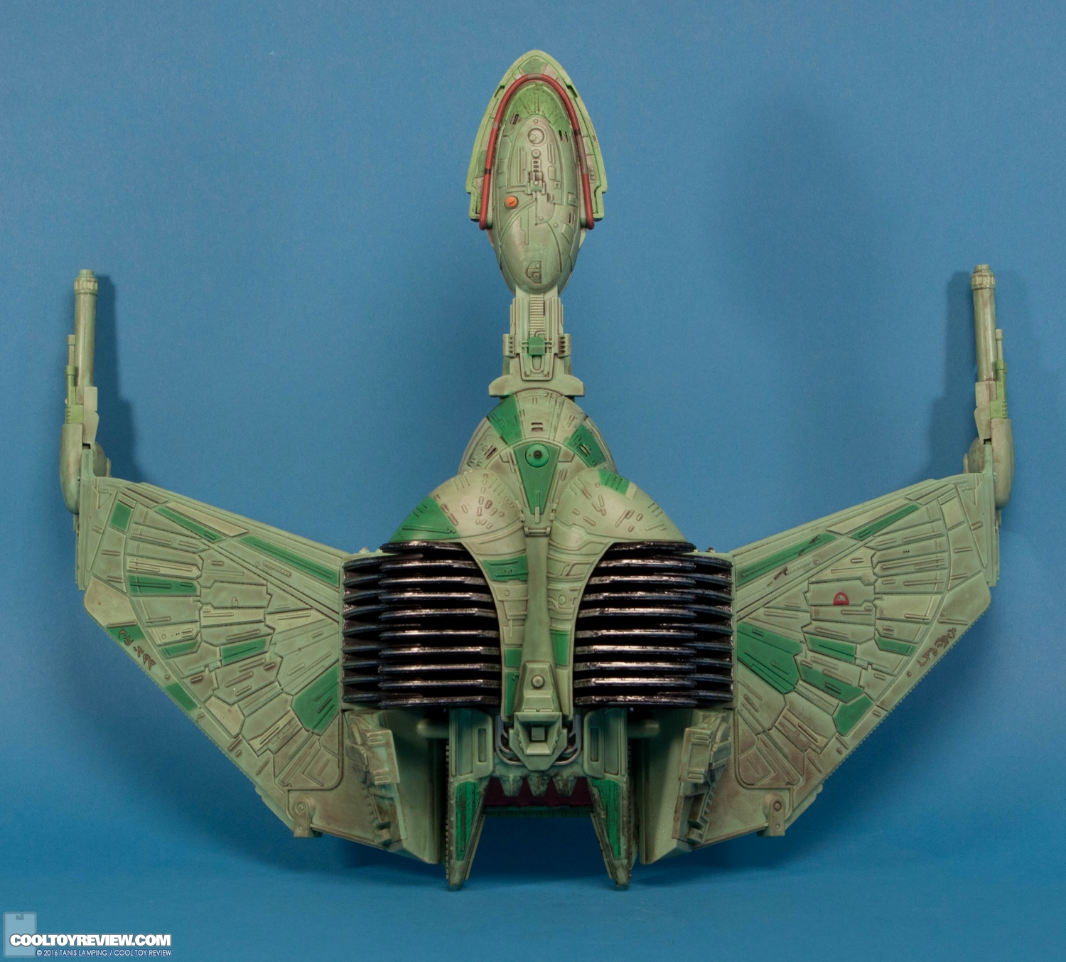 klingon-bird-of-prey-electronic-starship-diamond-select-toys-005.jpg