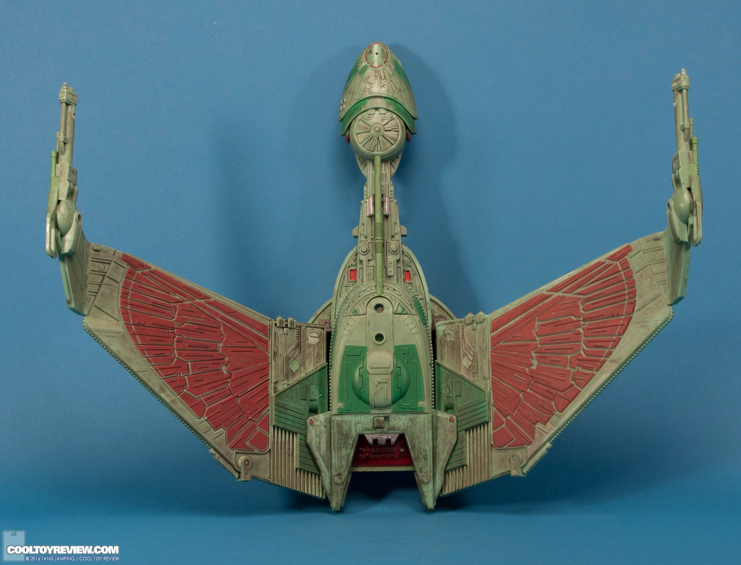 klingon-bird-of-prey-electronic-starship-diamond-select-toys-008.jpg