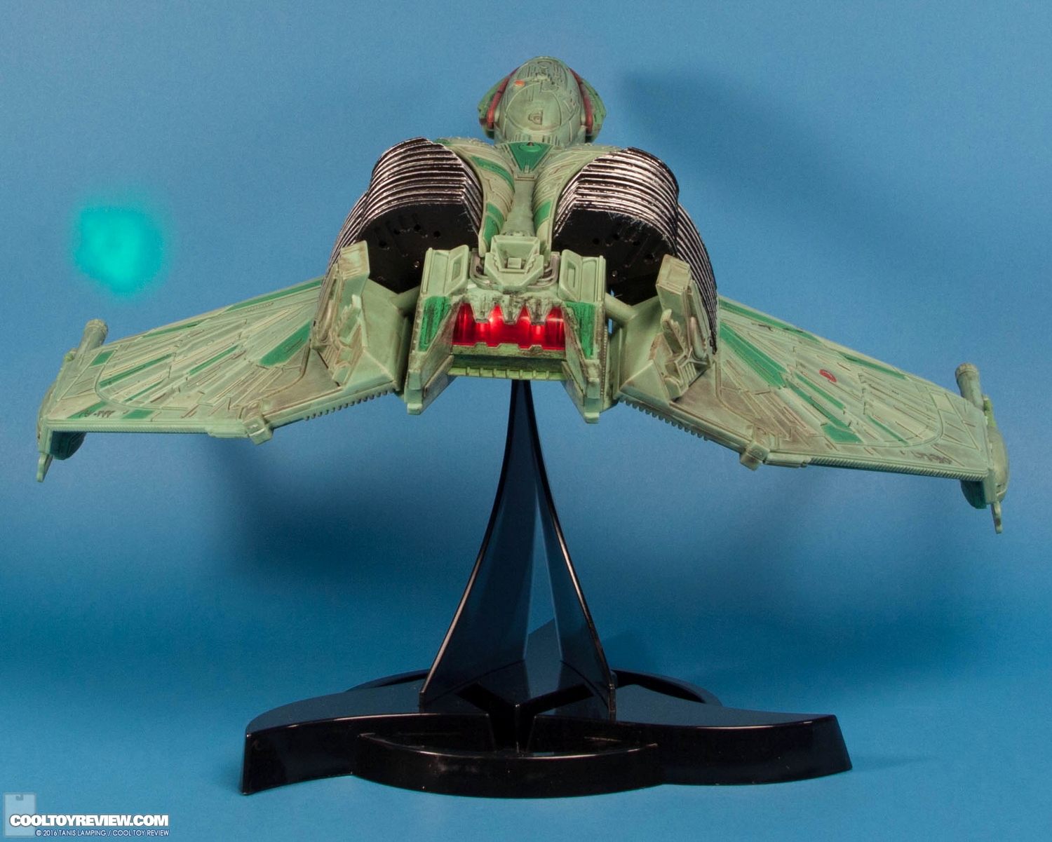 klingon-bird-of-prey-electronic-starship-diamond-select-toys-013.jpg