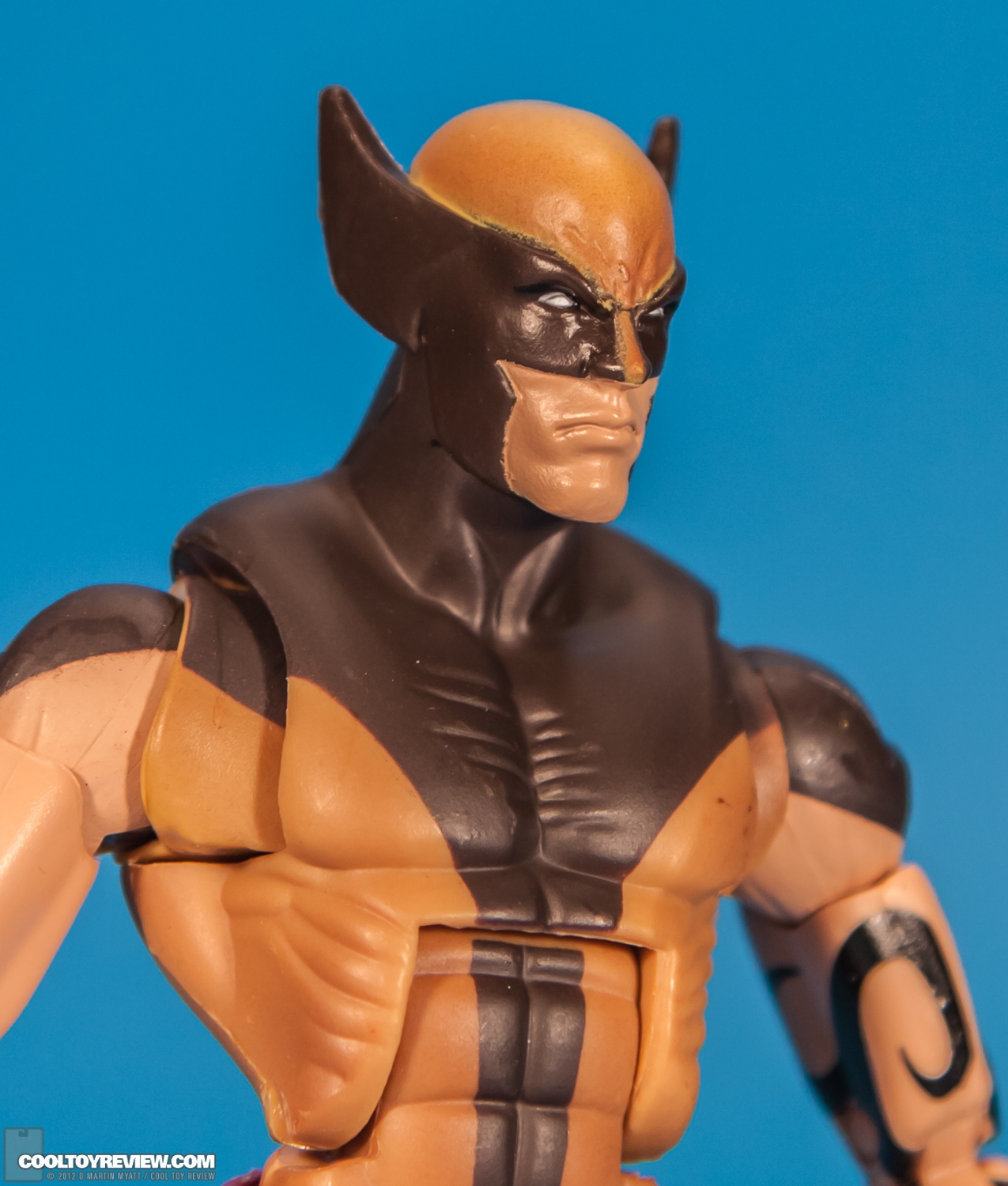 Dark_Wolverine_Masked_Marvel_Legends_Hasbro-06.jpg