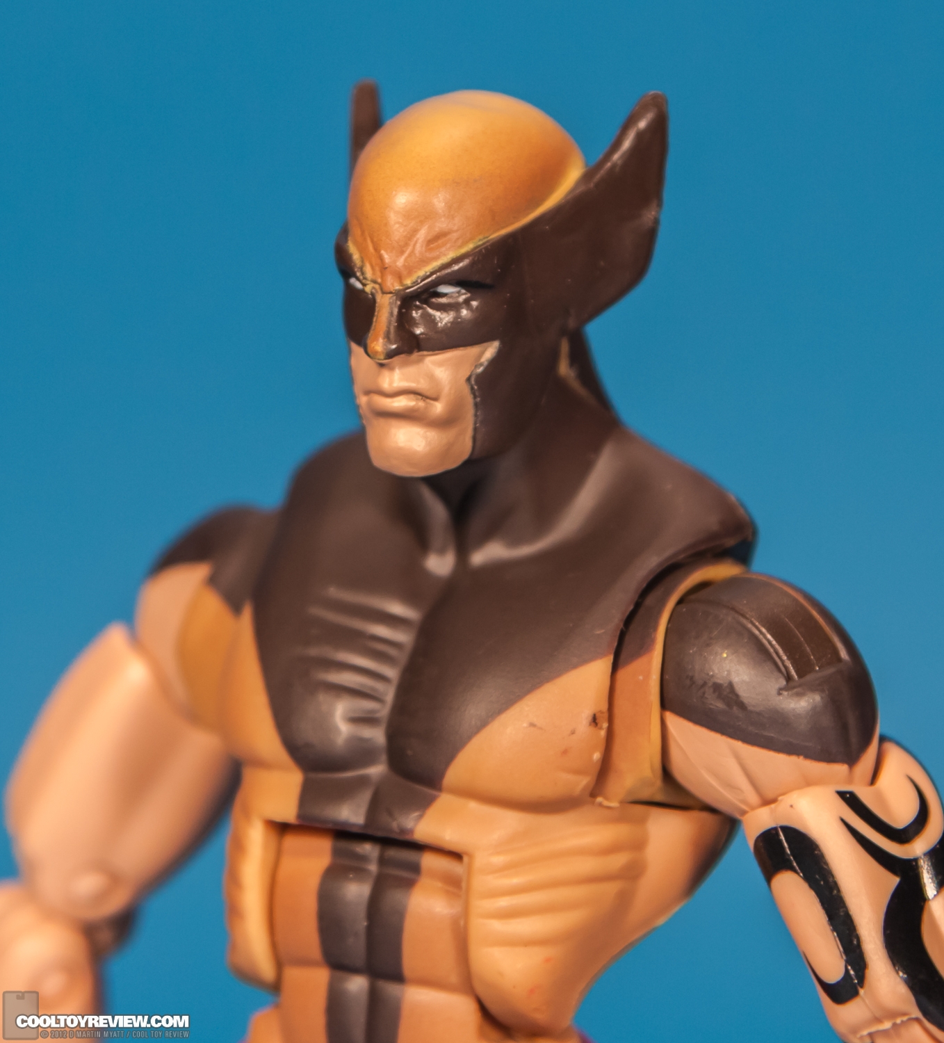Dark_Wolverine_Masked_Marvel_Legends_Hasbro-07.jpg