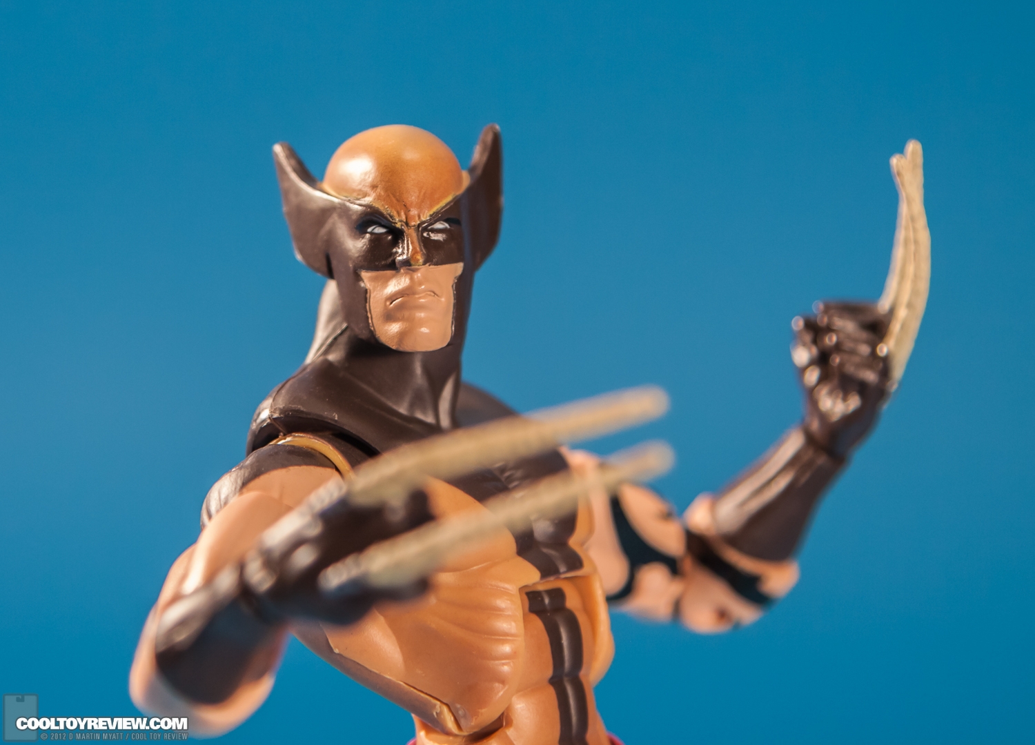 Dark_Wolverine_Masked_Marvel_Legends_Hasbro-10.jpg