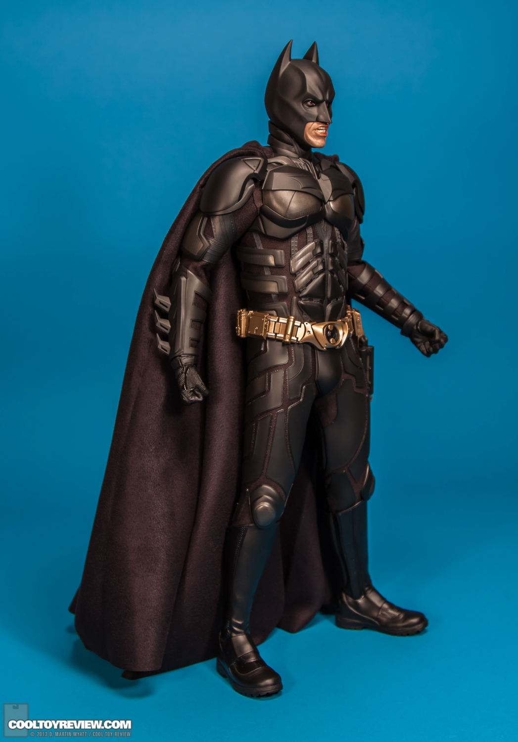 Batman-QS001-Quarter-Scale-Figure-Hot-Toys-002.jpg
