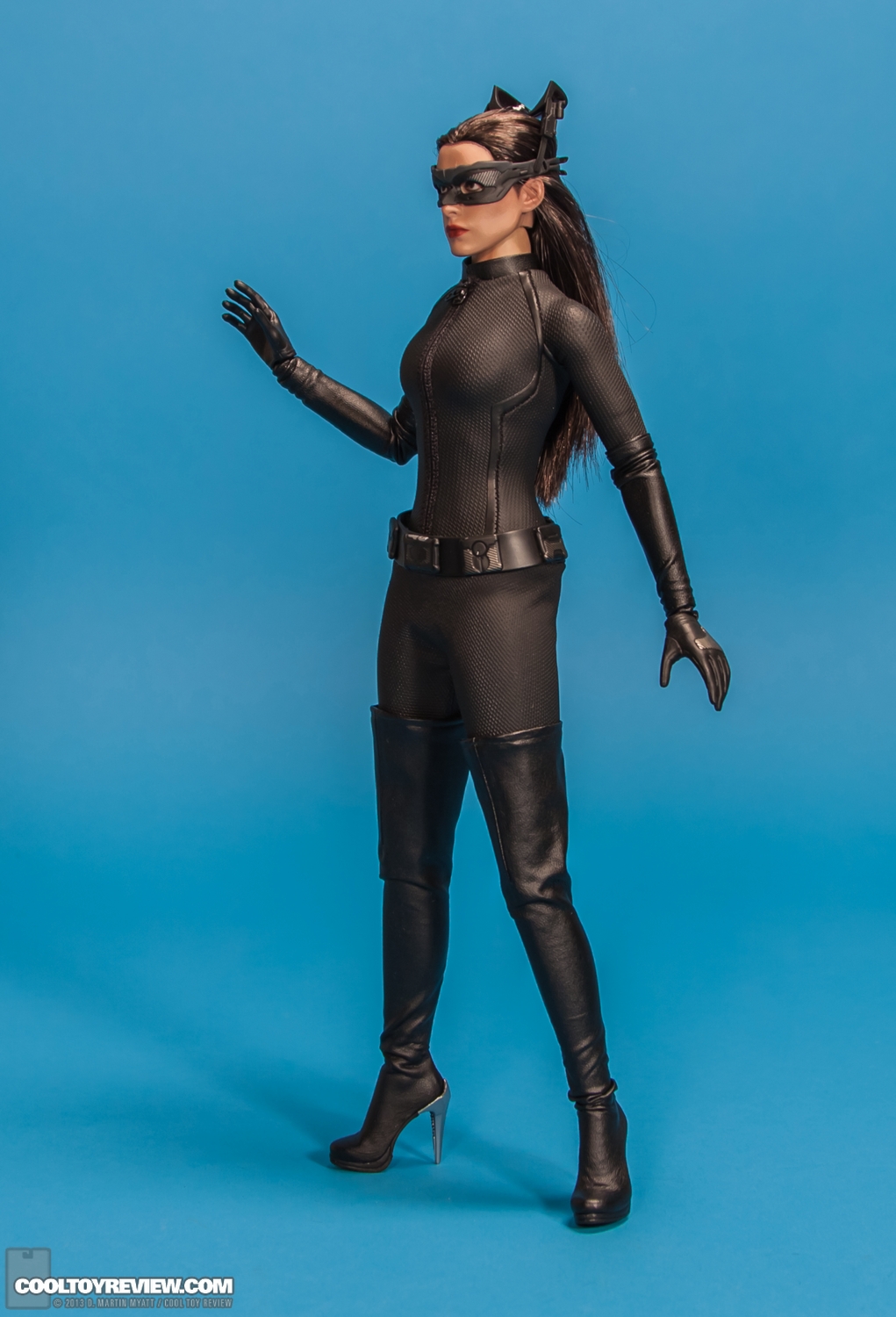 Selina-Kyle-Catwoman-Dark-Knight-Rises-Hot-Toys-003.jpg