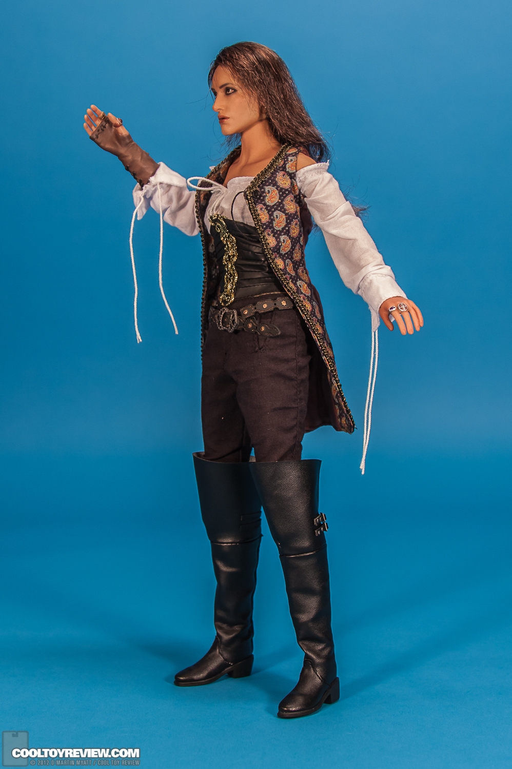 Angelica_Disney_Pirates_Of_The_Caribbean_Hot_Toys-07.jpg