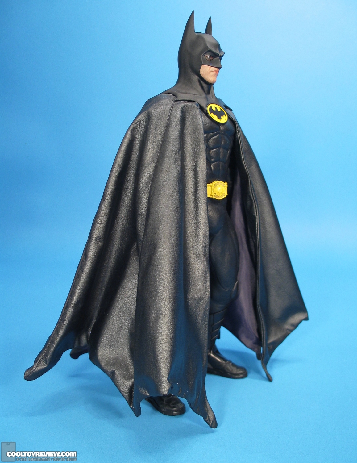 Batman_Michael_Keaton_1989_Hot_Toys_DX-02.jpg