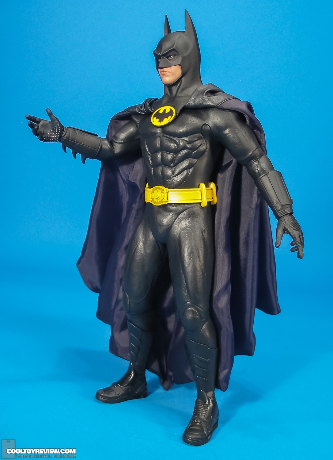 Batman_Michael_Keaton_1989_Hot_Toys_DX-15.jpg