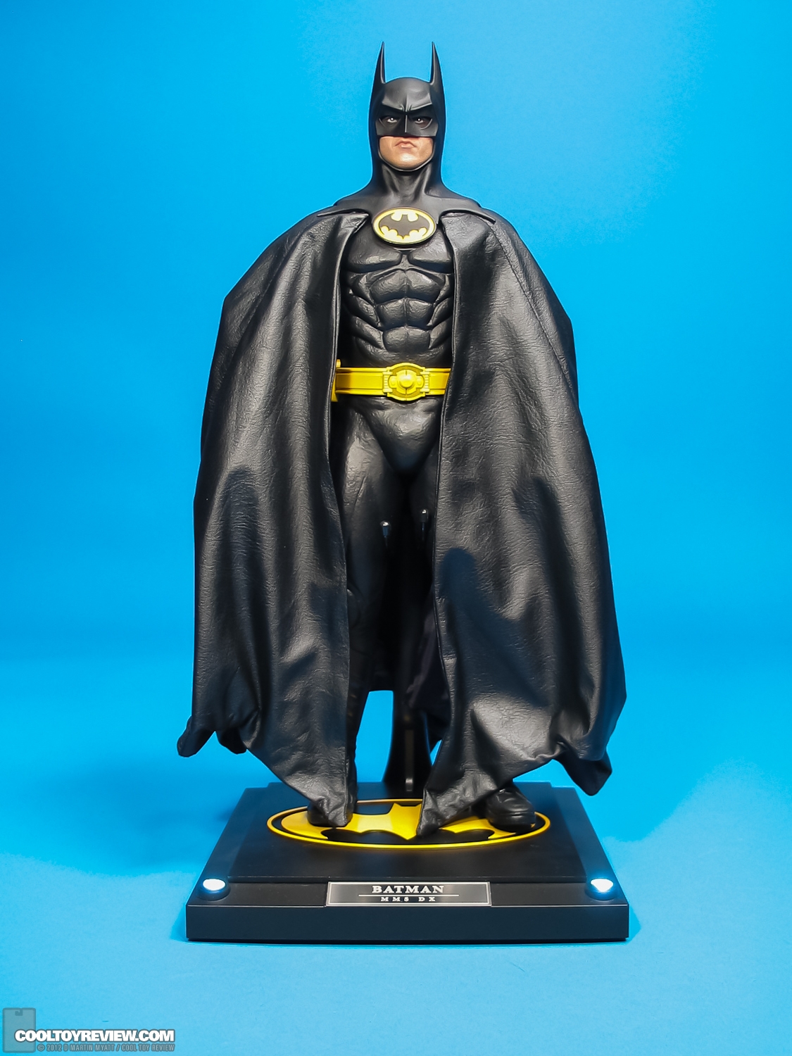 Batman_Michael_Keaton_1989_Hot_Toys_DX-37.jpg