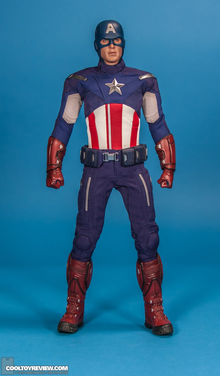 Captain_America_Avengers_Hot_Toys-01.jpg