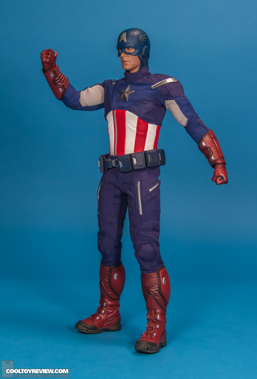 Captain_America_Avengers_Hot_Toys-03.jpg
