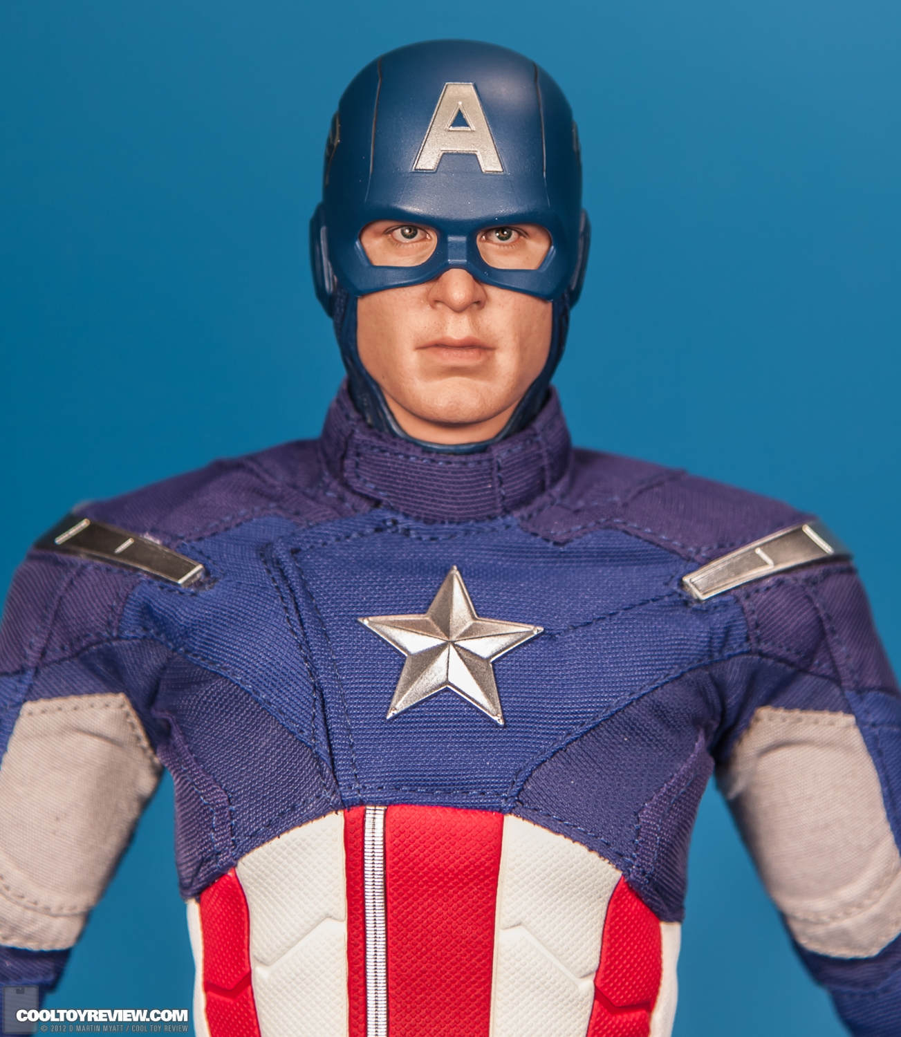 Captain_America_Avengers_Hot_Toys-05.jpg