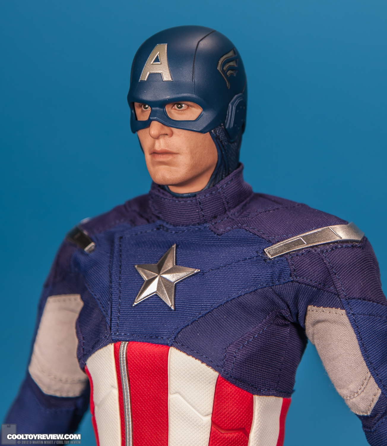Captain_America_Avengers_Hot_Toys-07.jpg