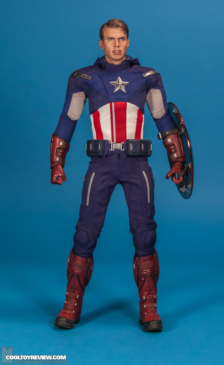 Captain_America_Avengers_Hot_Toys-09.jpg