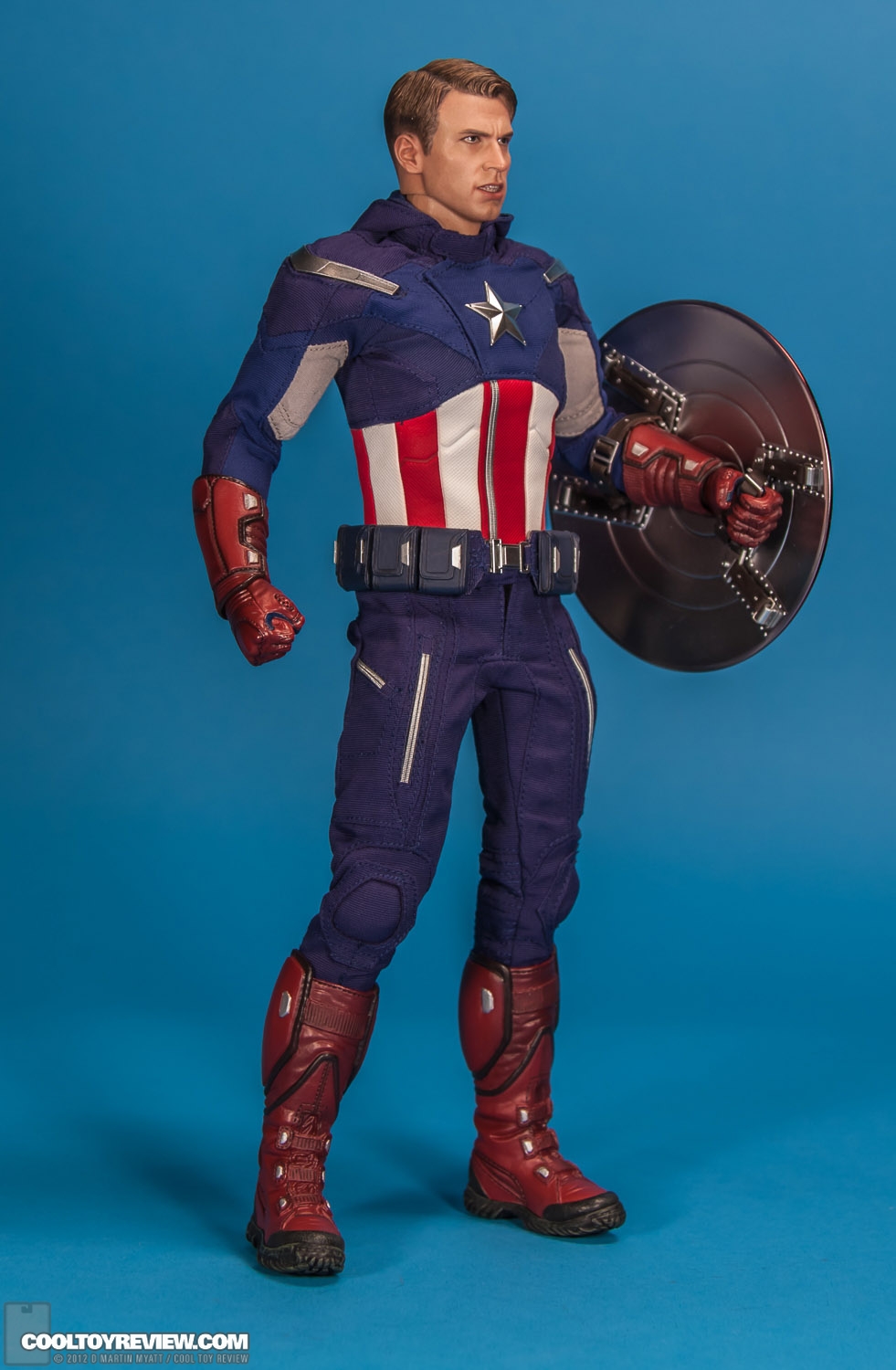 Captain_America_Avengers_Hot_Toys-10.jpg