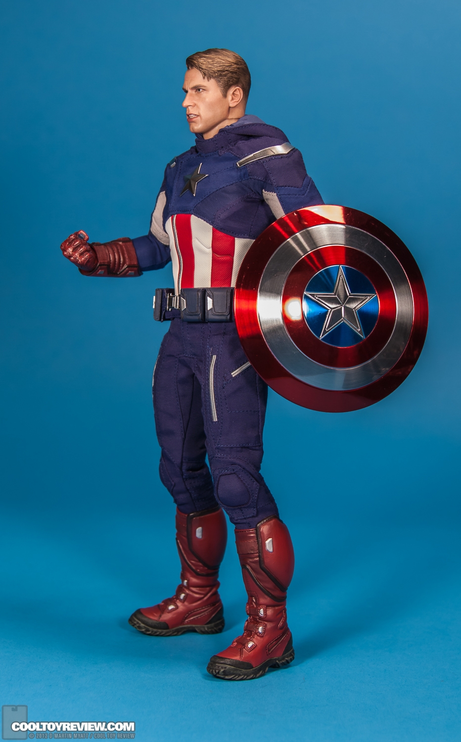 Captain_America_Avengers_Hot_Toys-11.jpg
