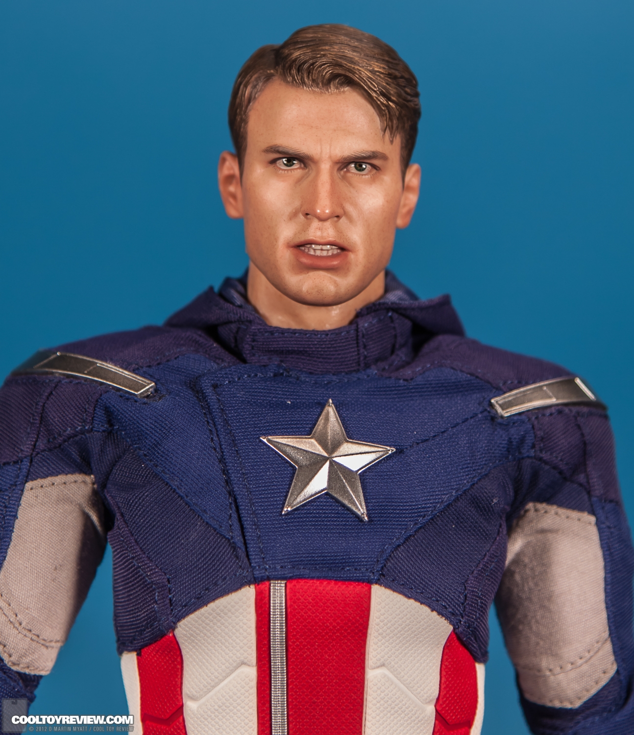Captain_America_Avengers_Hot_Toys-13.jpg
