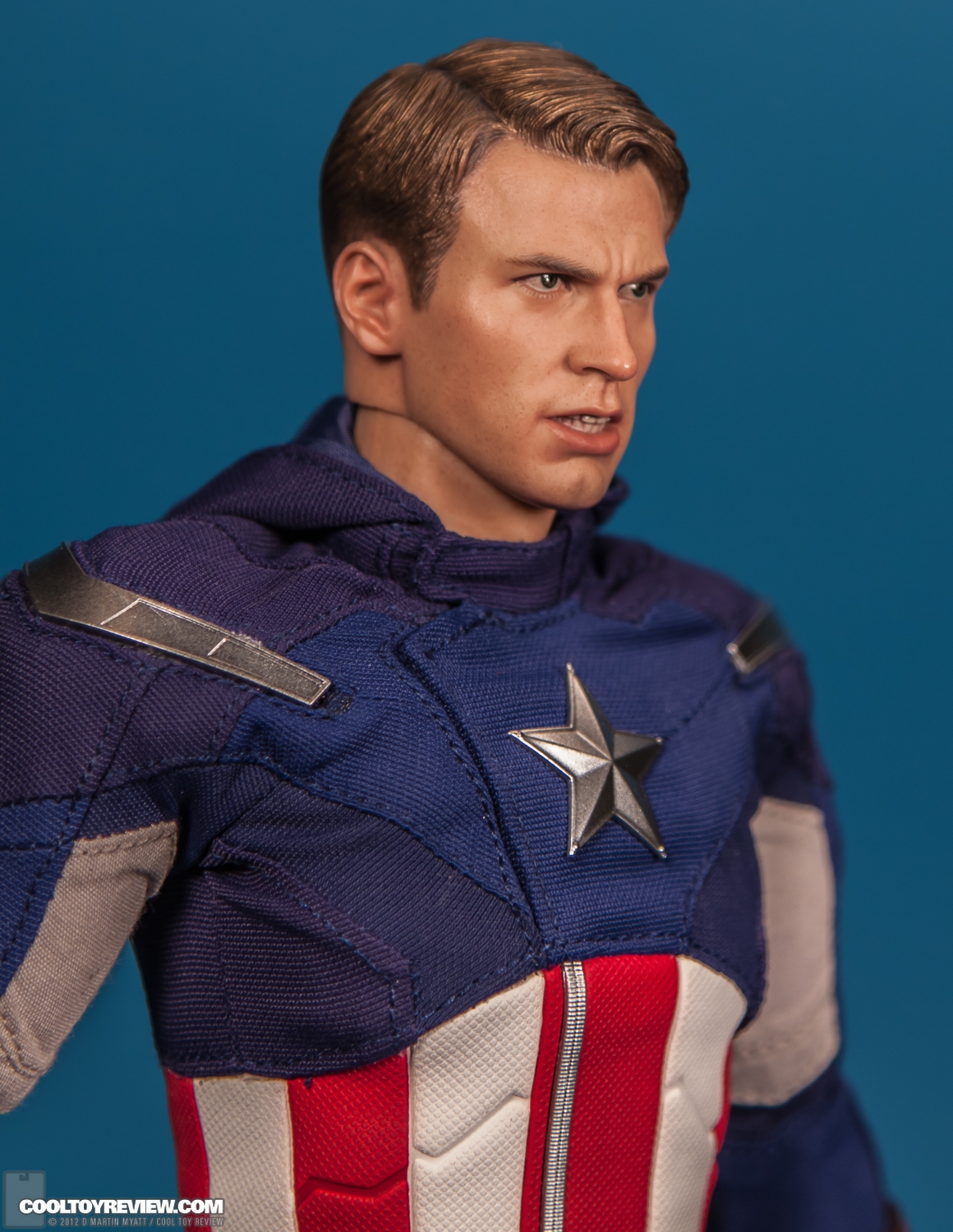 Captain_America_Avengers_Hot_Toys-14.jpg
