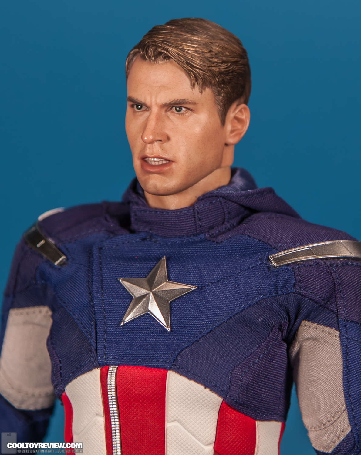 Captain_America_Avengers_Hot_Toys-15.jpg