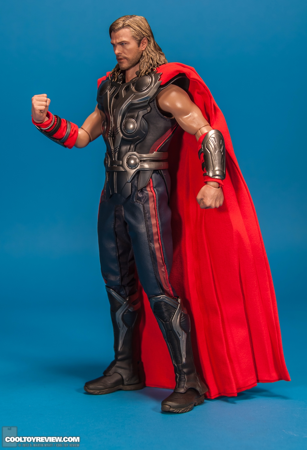 Hot_Toys_Thor_Avengers_Movie_Masterpiece_Series-04.jpg