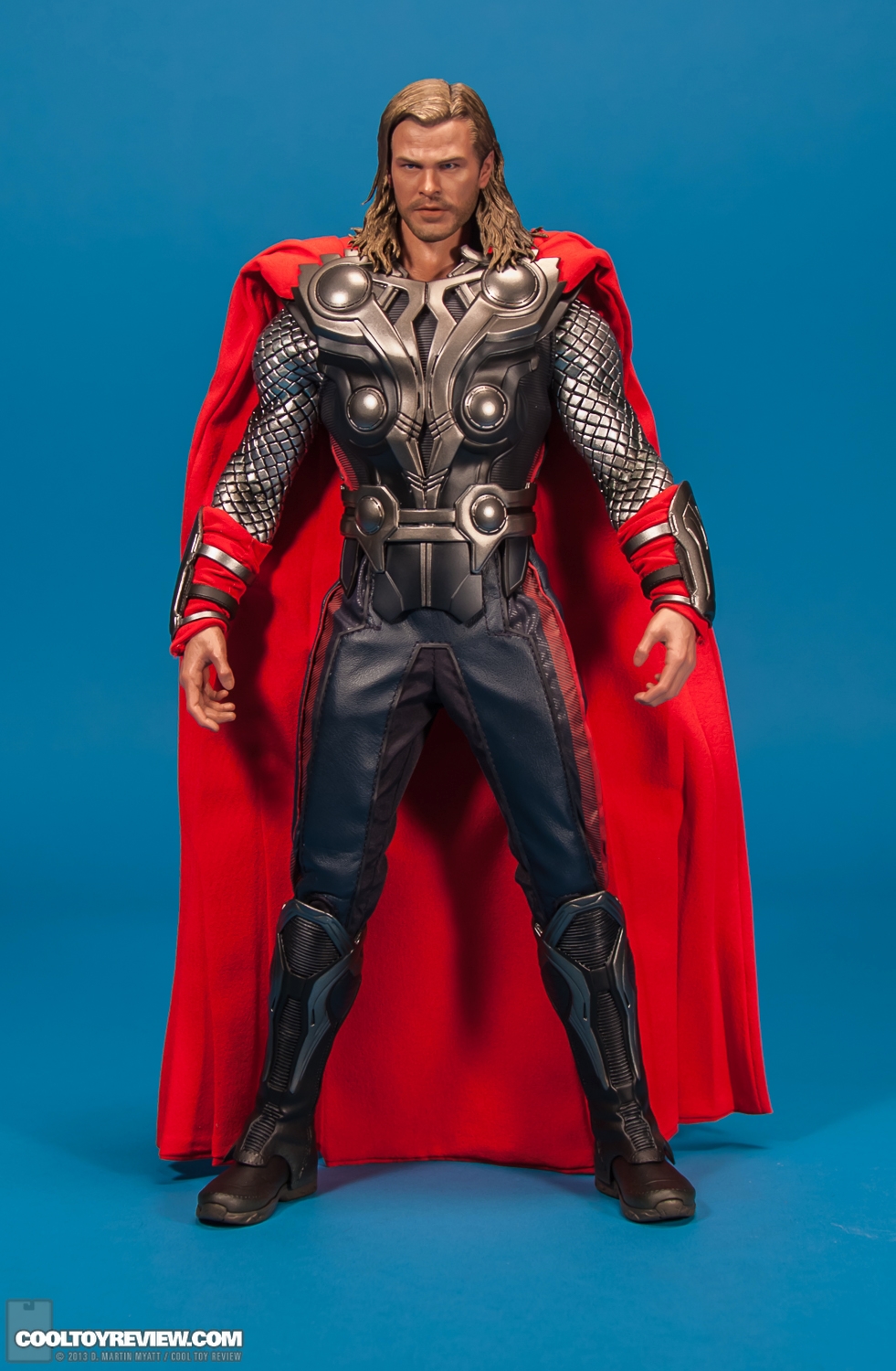 Hot_Toys_Thor_Avengers_Movie_Masterpiece_Series-06.jpg