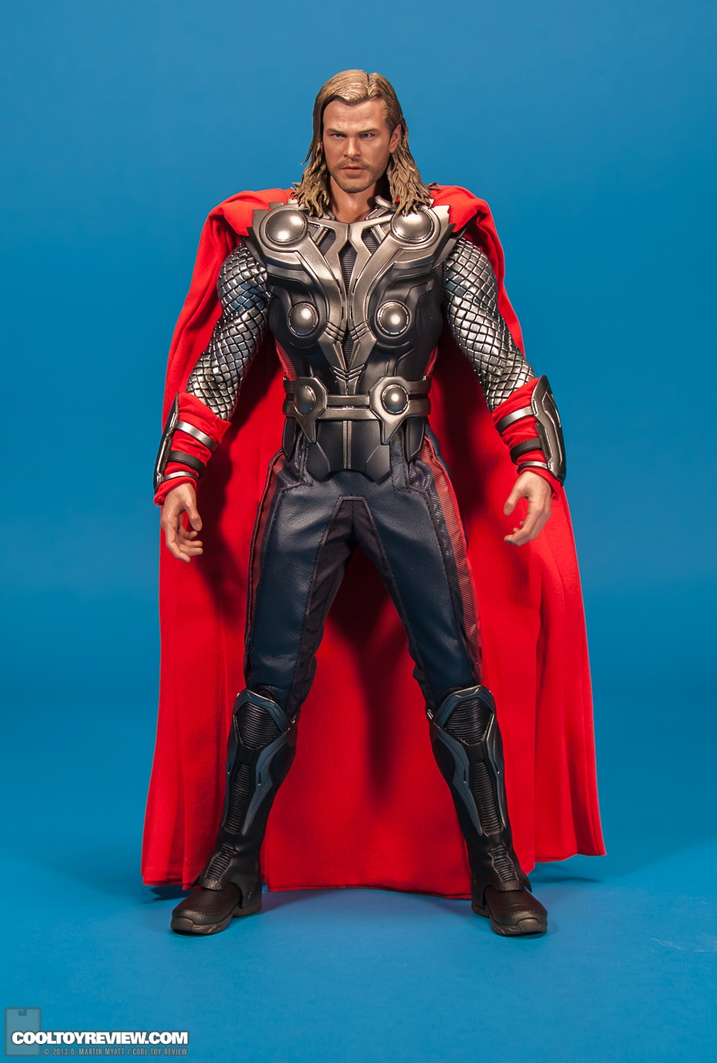 Hot_Toys_Thor_Avengers_Movie_Masterpiece_Series-07.jpg