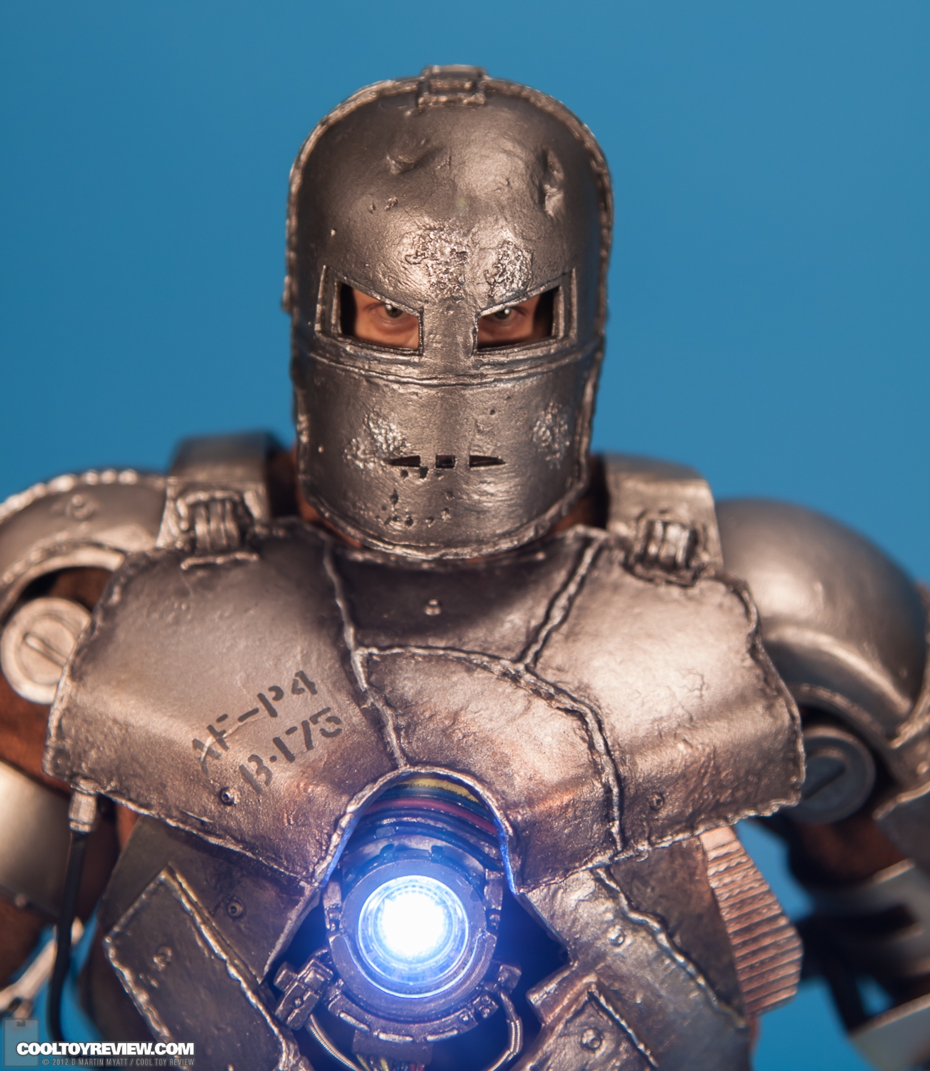 Iron_Man_Mark_I_MKI_Version_2_Hot_Toys-05.jpg