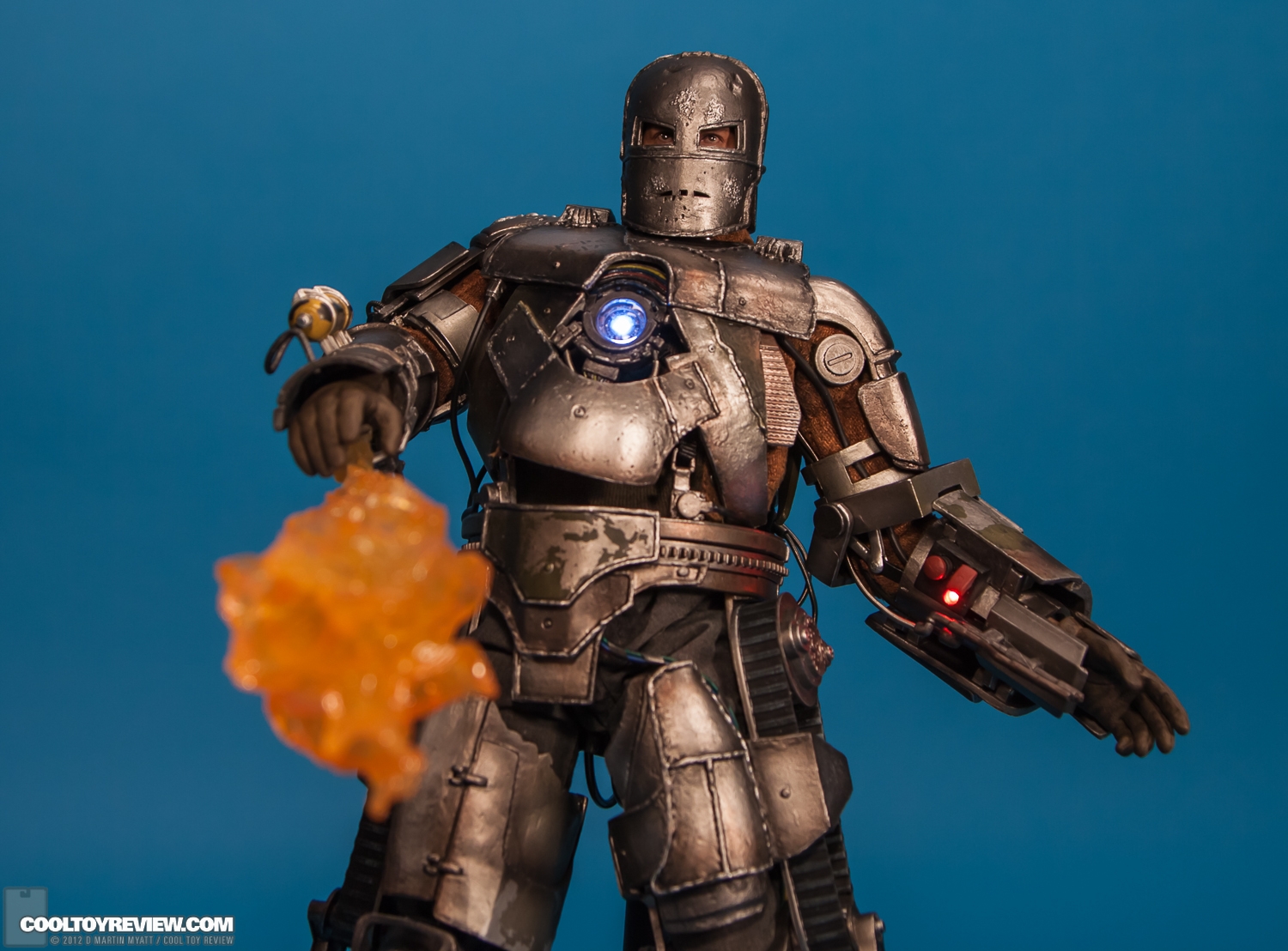 Iron_Man_Mark_I_MKI_Version_2_Hot_Toys-26.jpg