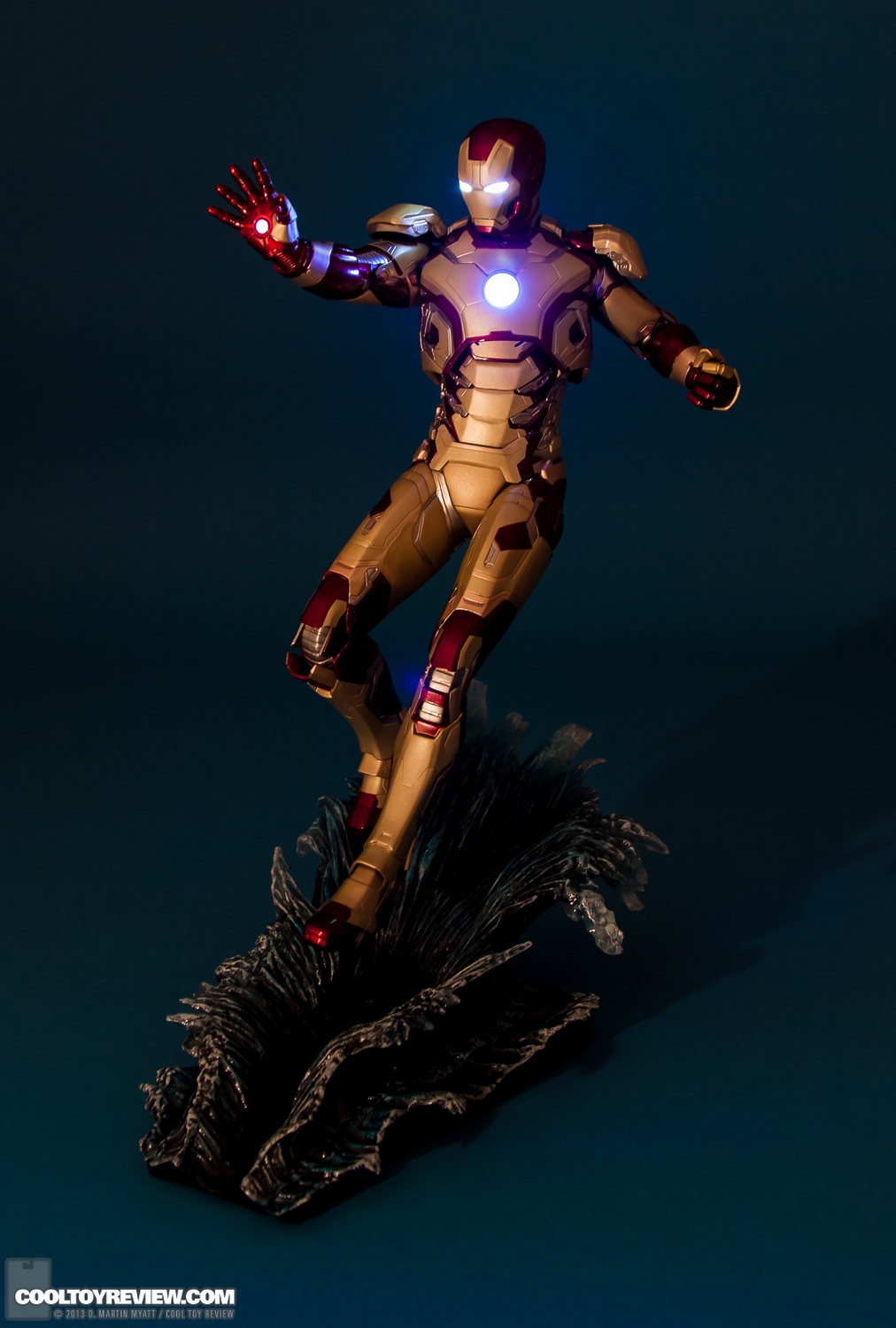 Iron-Man-3-Mark-XLII-ARTFX-Statue-Kotobukiya-010.jpg