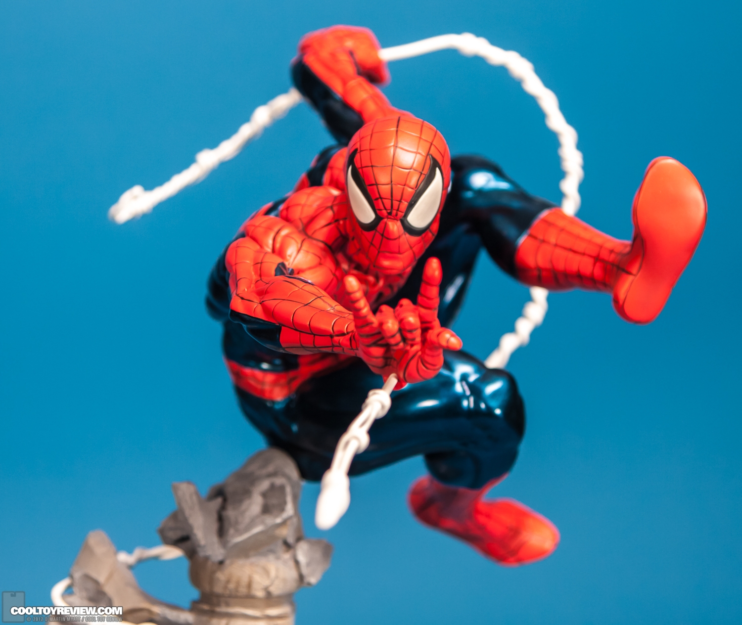 Spider-Man_Unleashed_Fine_Art_Statue_Kotobukiya-05.jpg
