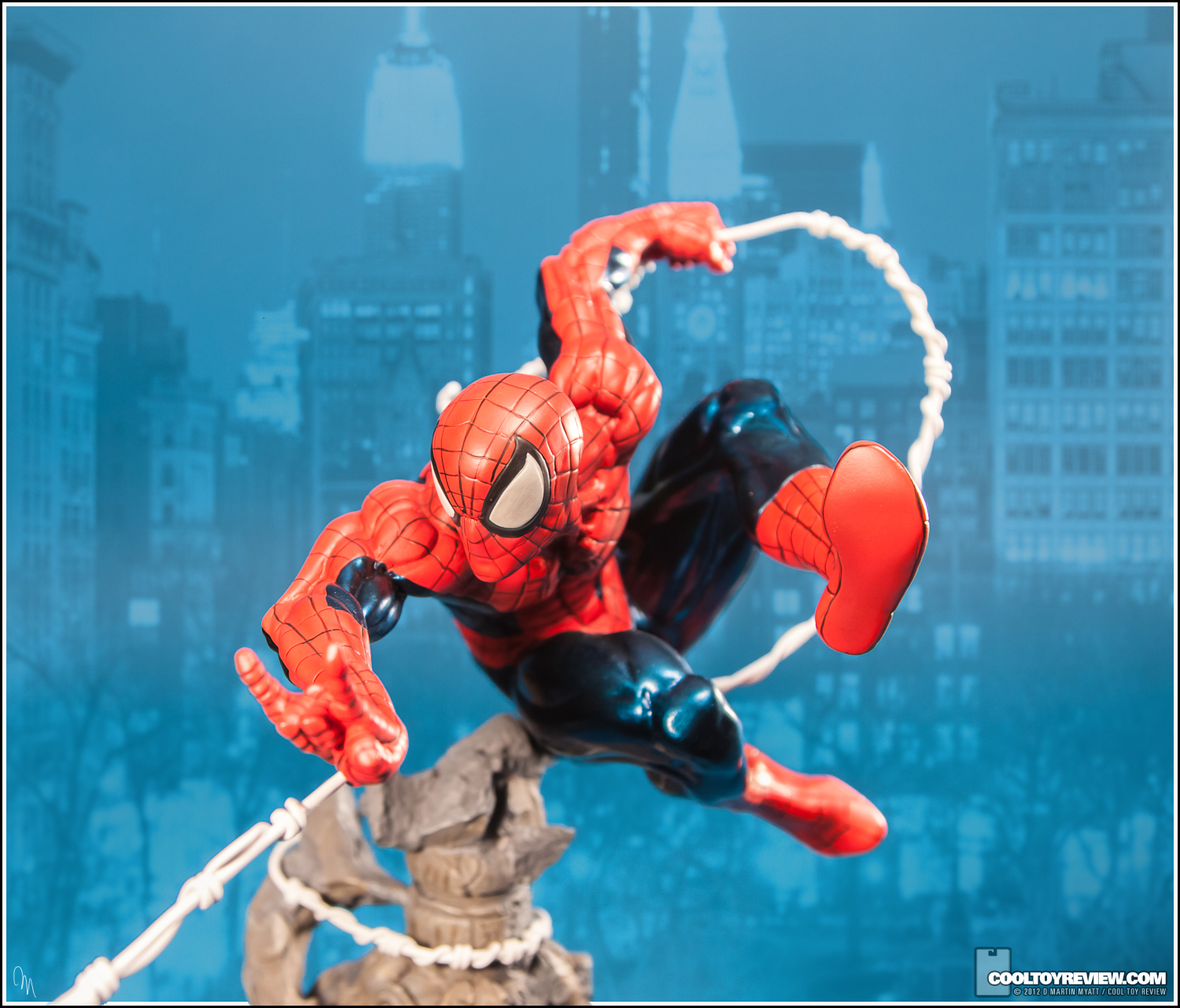 Spider-Man_Unleashed_Fine_Art_Statue_Kotobukiya-15.jpg