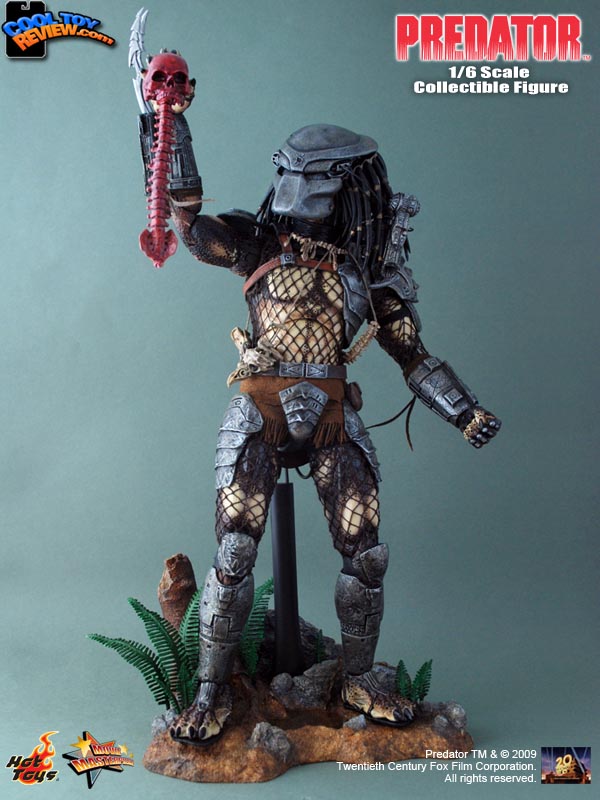 Predator 1/6th scale The original Predator  Movie Masterpiece figure by Hot Toys