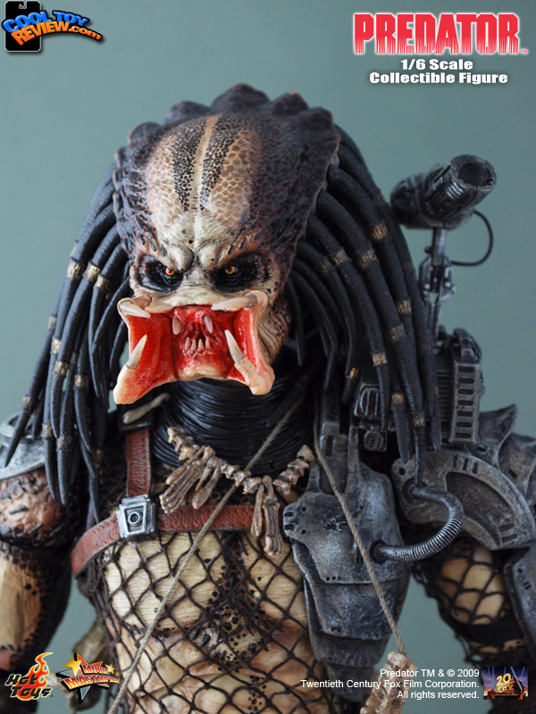Predator 1/6th scale The original Predator  Movie Masterpiece figure by Hot Toys
