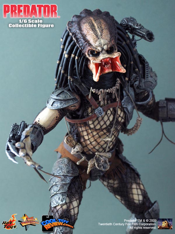 Predator 1/6th scale The original Predator  Movie Masterpiece figure by Hot Toys