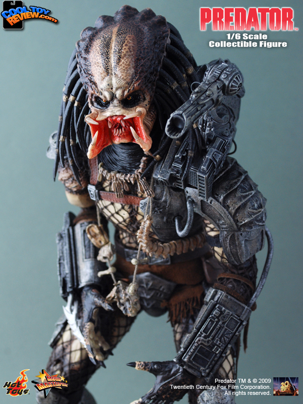 Predator 1/6th scale The original Predator  Movie Masterpiece figure by Hot Toys