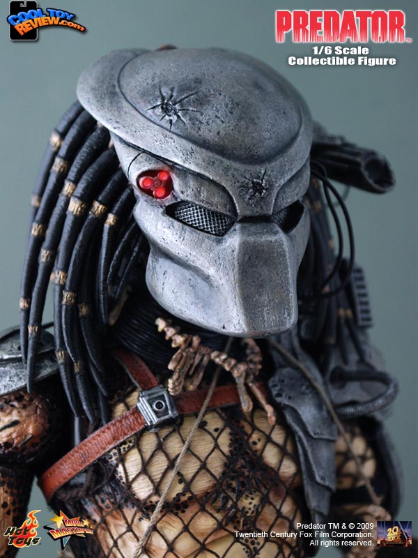 Predator 1/6th scale The original Predator  Movie Masterpiece figure by Hot Toys