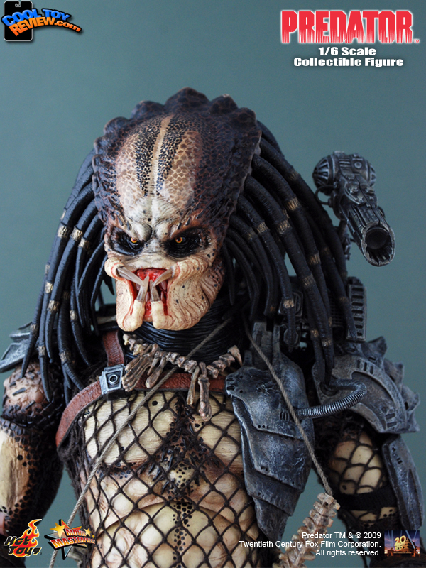 Predator 1/6th scale The original Predator  Movie Masterpiece figure by Hot Toys