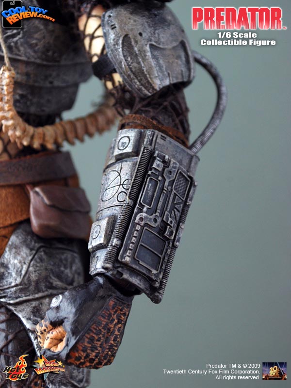 Predator 1/6th scale The original Predator  Movie Masterpiece figure by Hot Toys