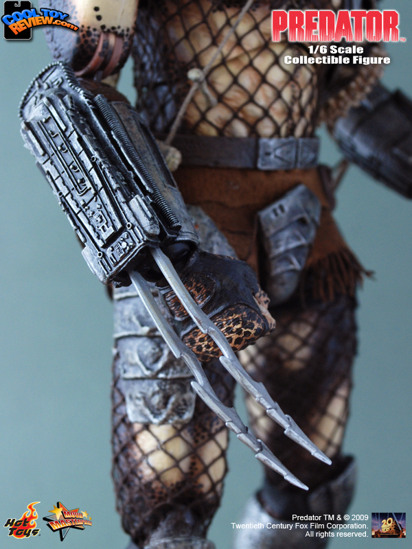 Predator 1/6th scale The original Predator  Movie Masterpiece figure by Hot Toys