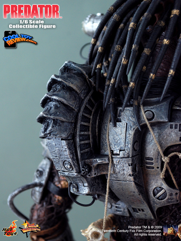 Predator 1/6th scale The original Predator  Movie Masterpiece figure by Hot Toys