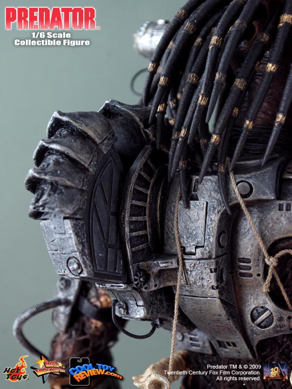 Predator 1/6th scale The original Predator  Movie Masterpiece figure by Hot Toys