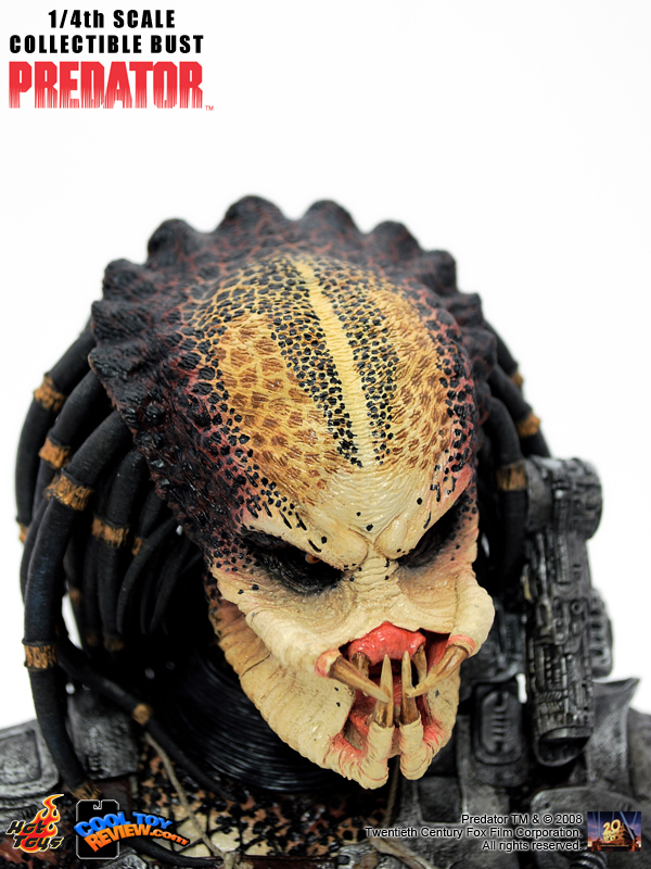 Hot Toys 1/4 scale PREDATOR collectible bust