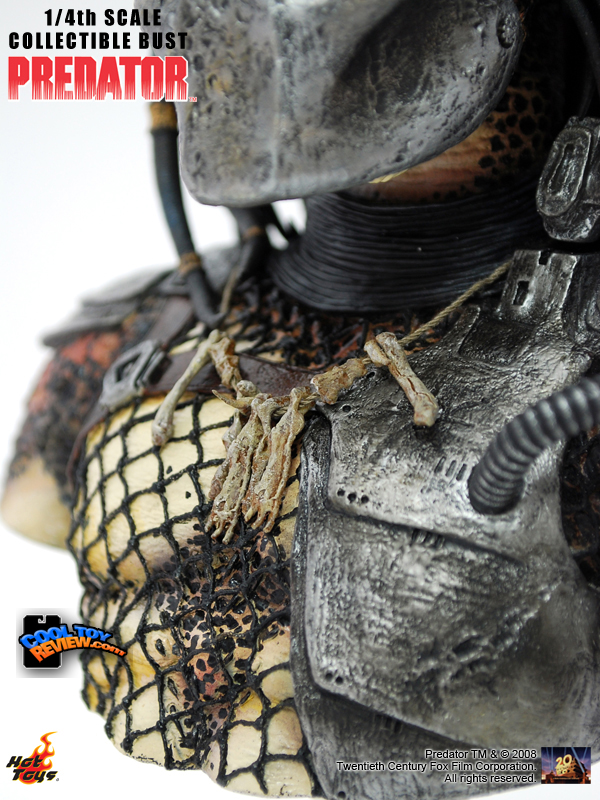 Hot Toys 1/4 scale PREDATOR collectible bust