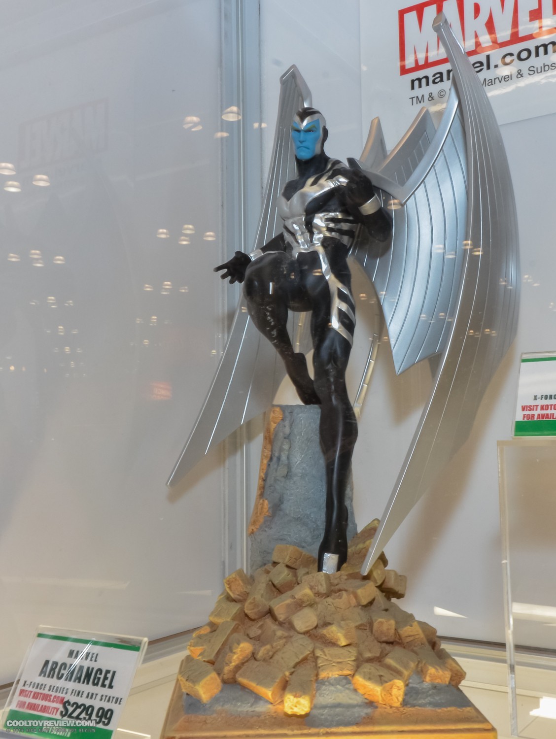 Kotobukiya_Marvel_DC_NYCC-02.jpg