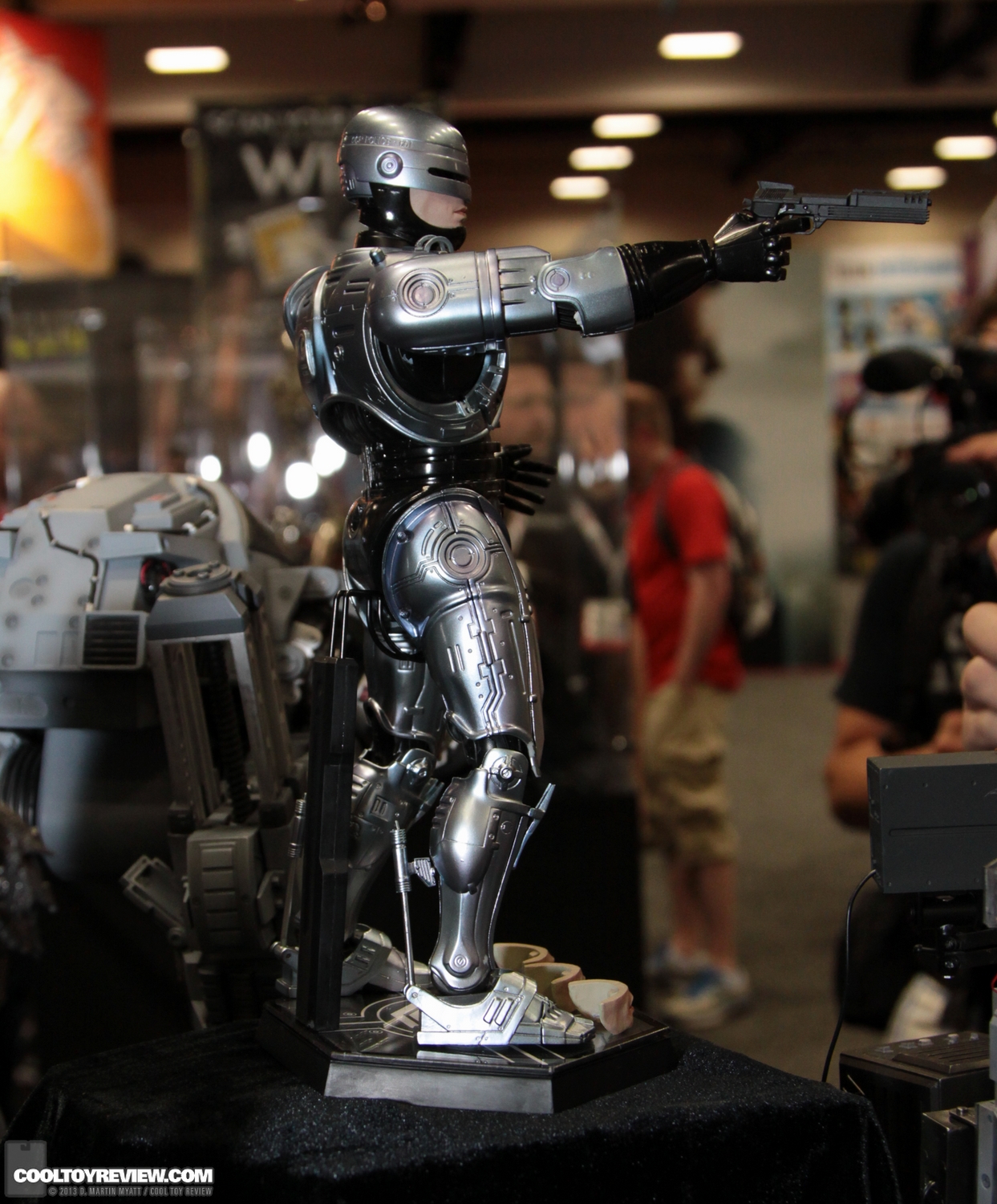 SDCC_2013_Hot_Toys_Thursday-038.jpg