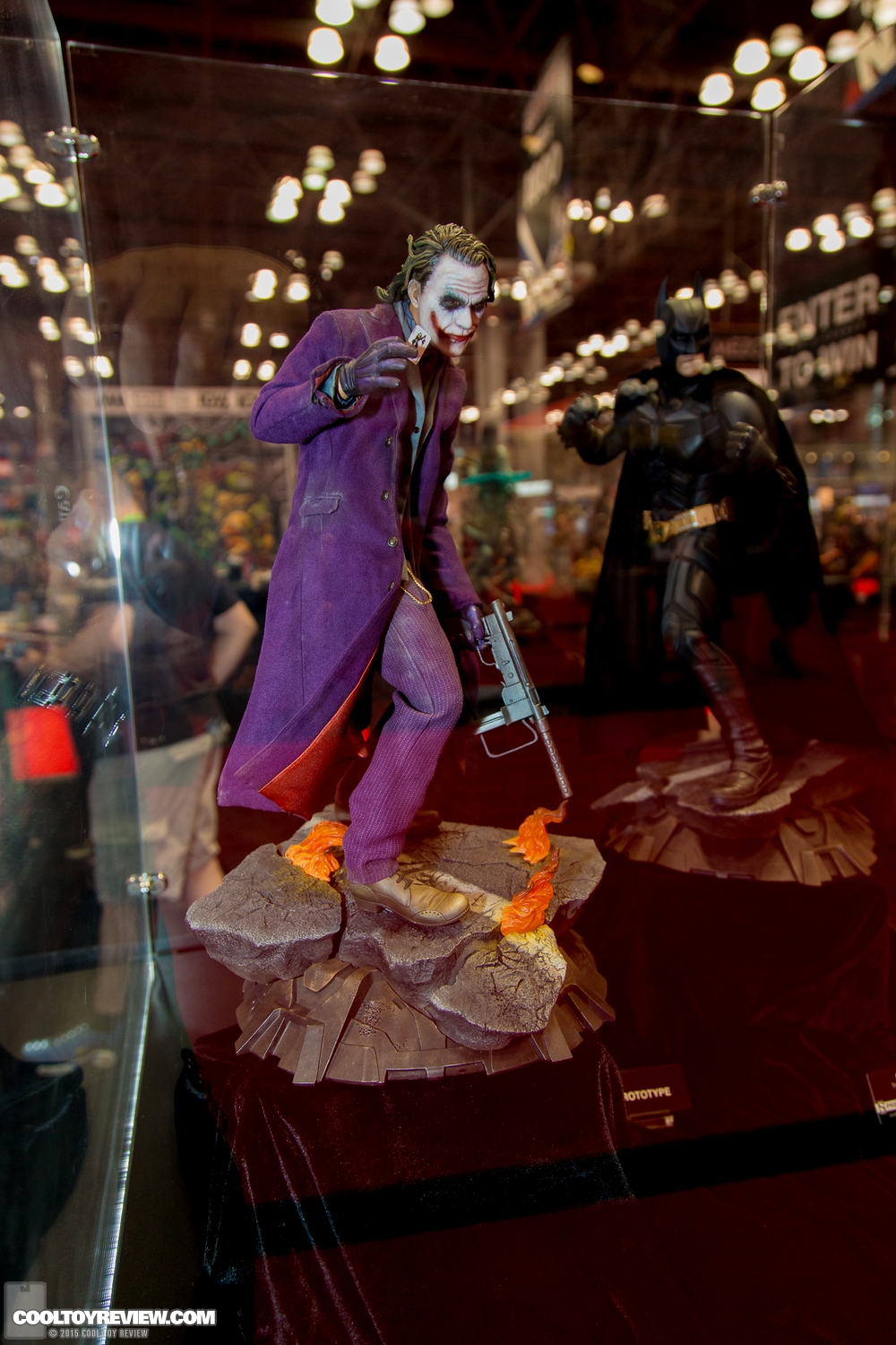 NYCC-2015-Sideshow-Collectibles-Hot-Toys-004.jpg
